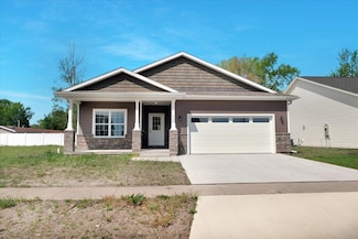 704 Justice St, Tuscola, IL 61953