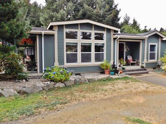286 NE Evergreen Ln, Yachats, OR 97498