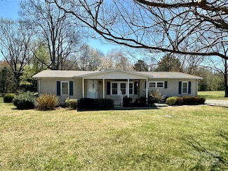 1483 Land St, Lenoir, NC 28645