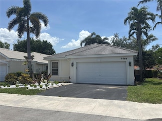9366 Arborwood Cir, Davie, FL 33328