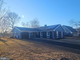 55 Bartlett Ln, Willingboro, NJ 08046
