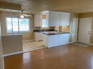 495 W Santa Ana Ave Unit 4, Clovis, CA 93612