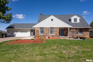 4620 Trails End Rd, Bettendorf, IA 52722