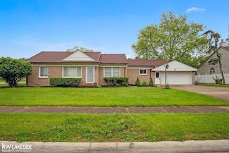32100 Solon St, Roseville, MI 48066