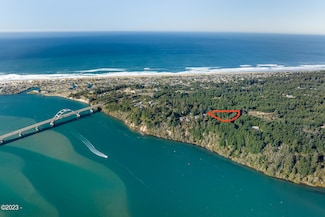 715-725 NW Highland Cir, Waldport, OR 97394