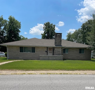 303 College Blvd, Carmi, IL 62821