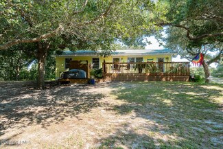 152 Salter Path Rd, Pine Knoll Shores, NC 28512