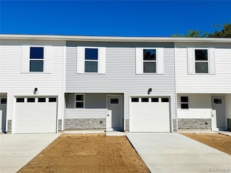 107 Oakwood St, Holly, MI 48442