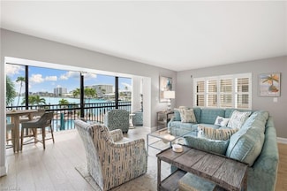 222 Harbour Dr Unit 207, Naples, FL 34103