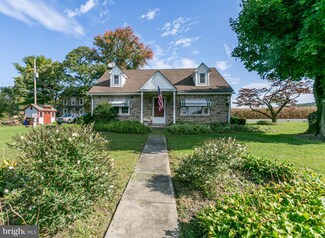 10 Hoch Rd, Oley, PA 19547