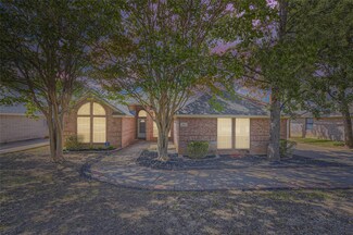 933 W Redbud Dr, Hurst, TX 76053