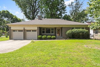 1054 E Kingsbury St, Springfield, MO 65807