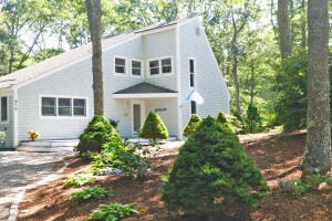 219 Fells Pond Rd, Mashpee, MA 02649