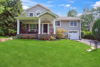 4 Valley Rd, Syosset, NY 11791