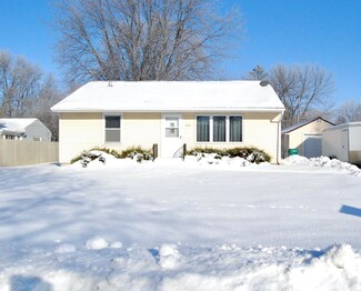 661 7th St SW, Wells, MN 56097