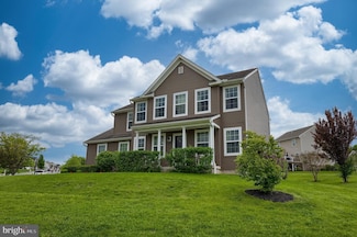 124 Greenfield Dr, Leola, PA 17540