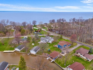 N8891 Gladstone Beach Rd, Fond Du Lac, WI 54937
