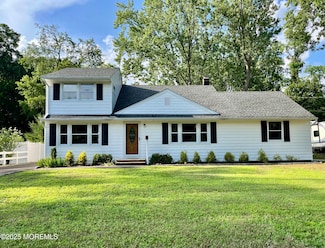 35 Fairview Dr, Middletown, NJ 07748