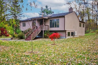 102 Old Post Rd, Marlboro, NY 12542