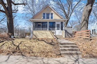 807 Delaware Ave, Saint Paul, MN 55107