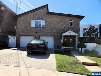 70 W Edsall Ave, Palisades Park, NJ 07650