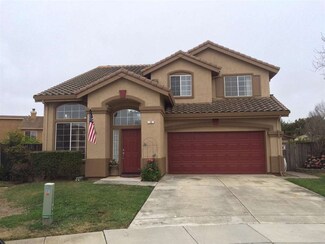 10 Cabernet Cir, Salinas, CA 93906