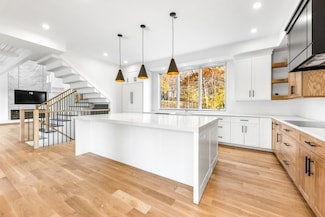 12 Hill St, Needham, MA 02494