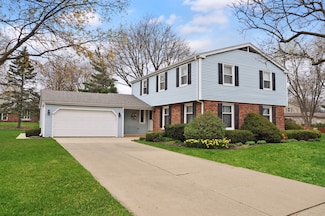 37 Pottowattomie Ct, Naperville, IL 60563