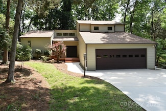 8117 Rising Meadow Rd, Charlotte, NC 28277