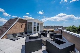 40 Elizabeth St Unit 110, Farmingdale, NY 11735