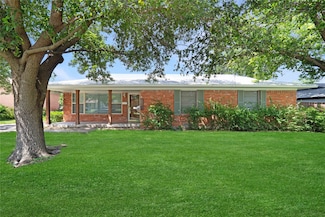 302 Easton Rd, Dallas, TX 75218