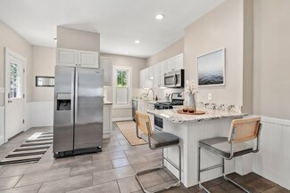 52 Bacon St Unit 1, Waltham, MA 02451