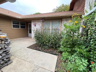 802 Lois St, Kerrville, TX 78028