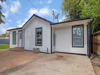 723 Doverside St, Houston, TX 77022