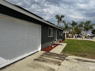 400 Stirrup Ave, Bakersfield, CA 93307