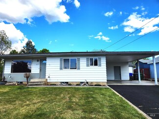 3215 8th St E, Lewiston, ID 83501