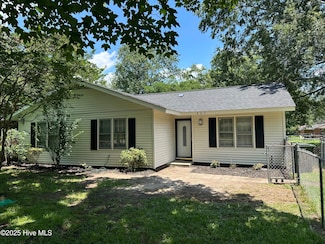 802 Glenn St, Laurinburg, NC 28352
