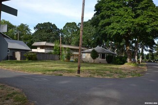 5205 Parkway Dr NE, Salem, OR 97305