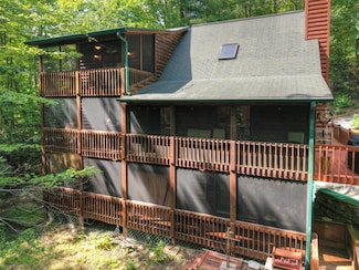 409 Hothouse Ln, Mineral Bluff, GA 30559