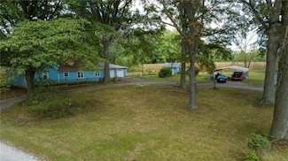 8836 Voyles Ln, Staunton, IL 62088