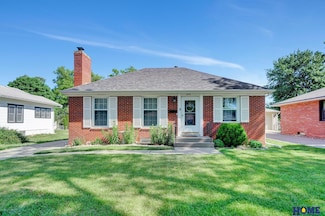 6938 Ballard Ave, Lincoln, NE 68507