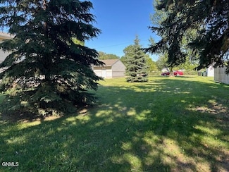 215 N 12th St, Bismarck, ND 58501