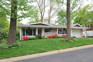 11912 Spring Dr, Saint Louis, MO 63131