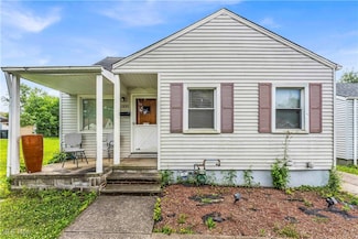 12830 Park Knoll Dr, Cleveland, OH 44125