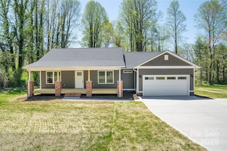 285 Highland Park Rd, East Flat Rock, NC 28726