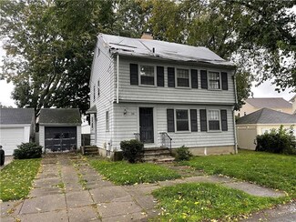 38 Spenstone Rd, Cranston, RI 02910