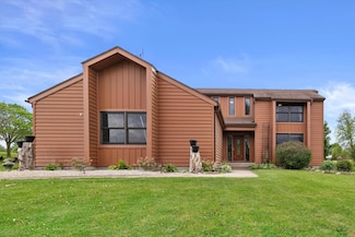 N6120 Evergreen Dr, Elkhorn, WI 53121