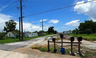 220 Perry Ln, Buras, LA 70041