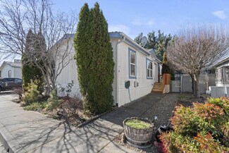 2552 Thorn Oak Dr Unit SPC 19, Medford, OR 97501