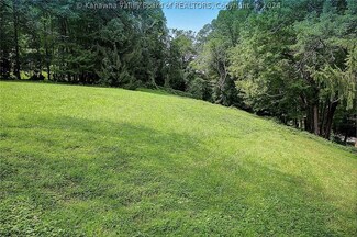 7 Bougemont Rd, Charleston, WV 25314